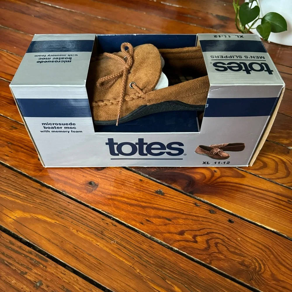 Totes Men’s Cognac Slippers with Memory Foam Size XL 11-12 Indoor/Outdoor Sole
